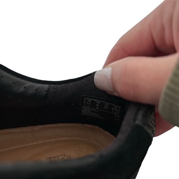 Clarks Unstructured Black Leather Un Adorn Lo Sneakers Sz 5 - Picture 7 of 8